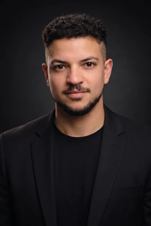 PROFESSIONAL AUTHOR PORTRAIT