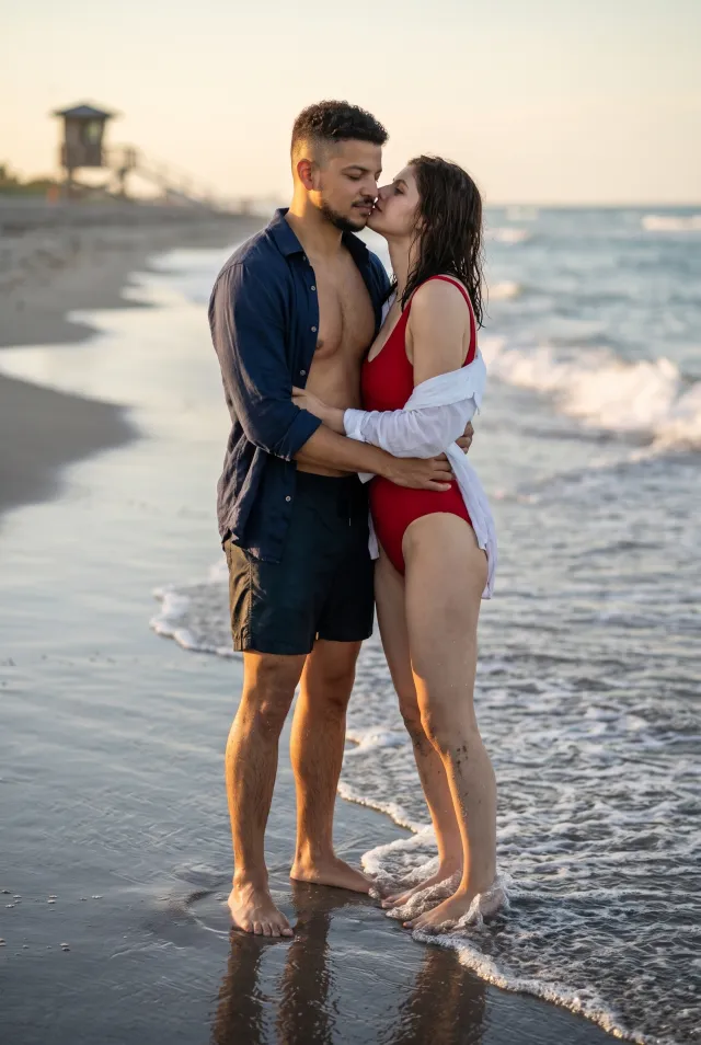 BAYWATCH WET SAND EMBRACE