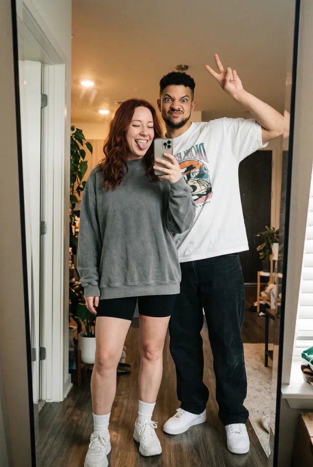BEST FRIENDS - FUNNY MIRROR SELFIE